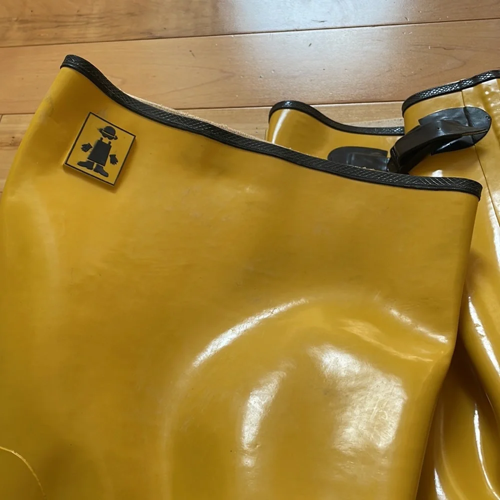 18” Yellow rubber overboot New 11
